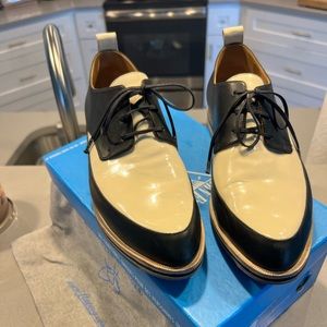 Almost brand new, rarely worn John Fluevog Women’s oxford’s!